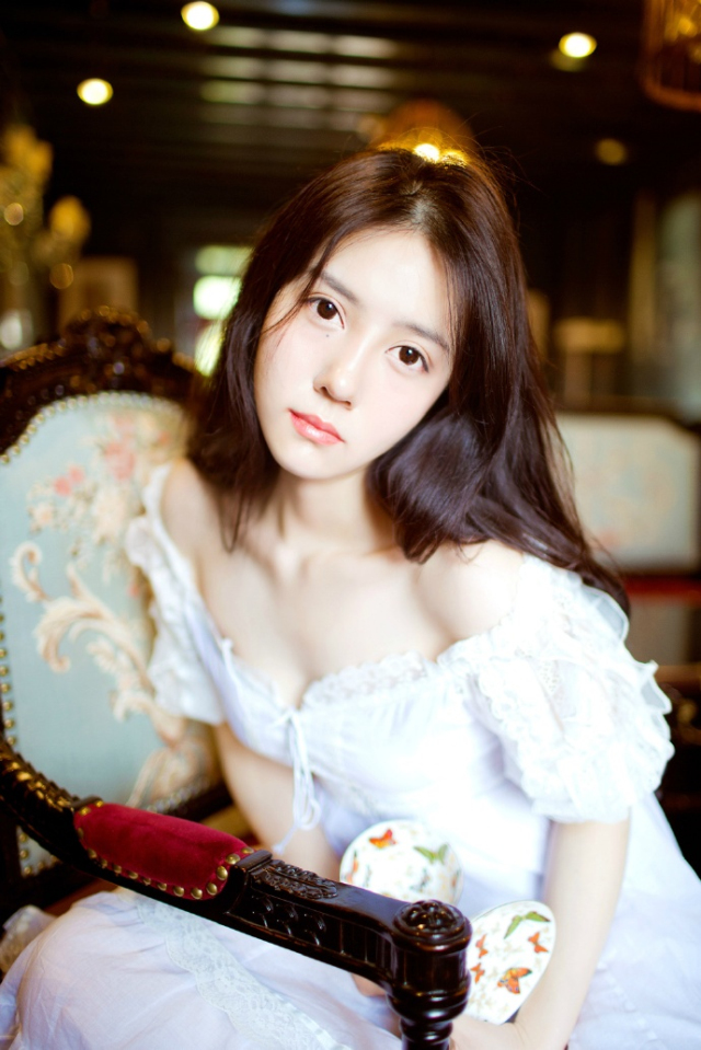 生活是好的，峰回路转，柳暗花明，前面总会有另一番不同的风光。——三毛《送你一匹马》